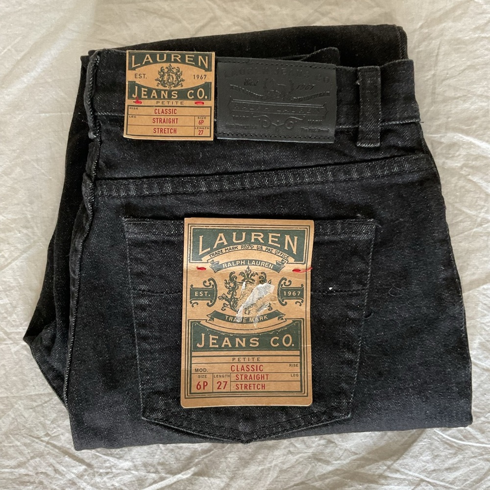 Women’s Straight Leg Jeans — Black